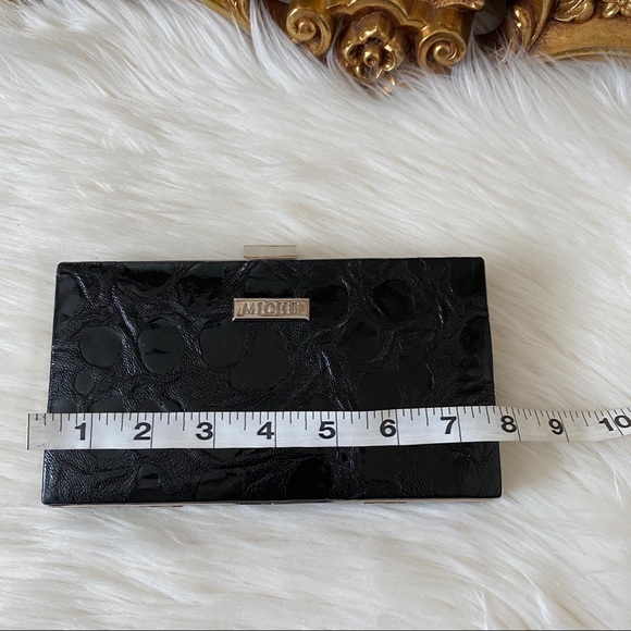 Miche Wallett with Chain - Picture 9 of 11